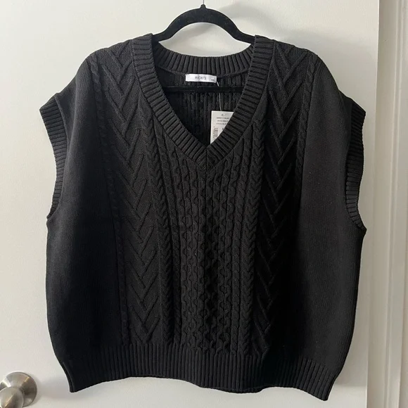 NWT Ricki's Black Cable Knit V-Neck Sweater Vest - Picture 1 of 3